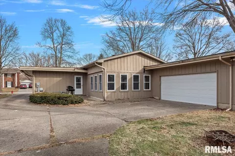 Exterior - 136 Pinehurst Dr, Springfield, IL 62704 photo 4 of 5
