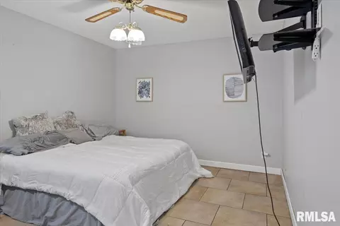 Bedroom - 136 Pinehurst Dr, Springfield, IL 62704 photo 1 of 6