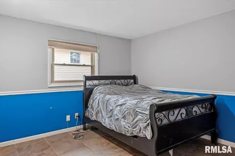 Bedroom - 136 Pinehurst Dr, Springfield, IL 62704 photo 4 of 6
