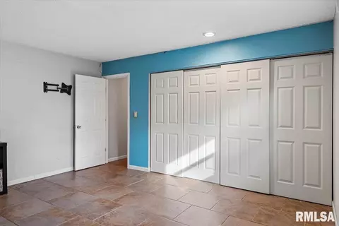 Bedroom - 136 Pinehurst Dr, Springfield, IL 62704 photo 6 of 6