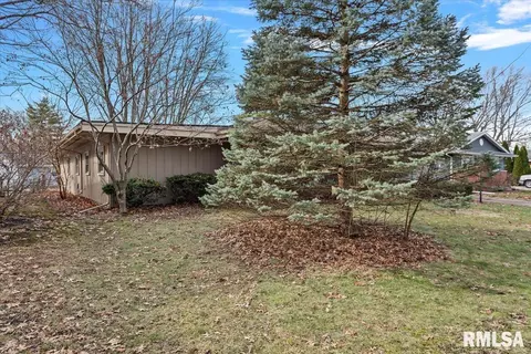 Exterior - 136 Pinehurst Dr, Springfield, IL 62704 photo 2 of 5