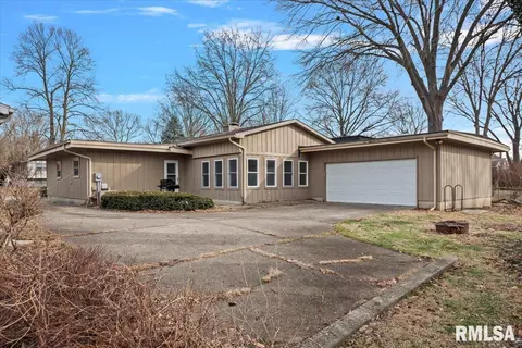 Exterior - 136 Pinehurst Dr, Springfield, IL 62704 photo 3 of 5