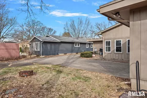 Exterior - 136 Pinehurst Dr, Springfield, IL 62704 photo 5 of 5