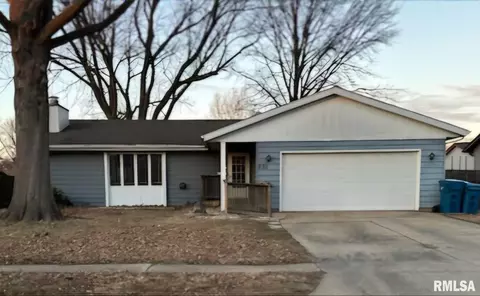 221 Quarterstaff Rd, Springfield, IL 62704