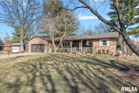 218 Wildrose Ln, Rochester, IL 62563
