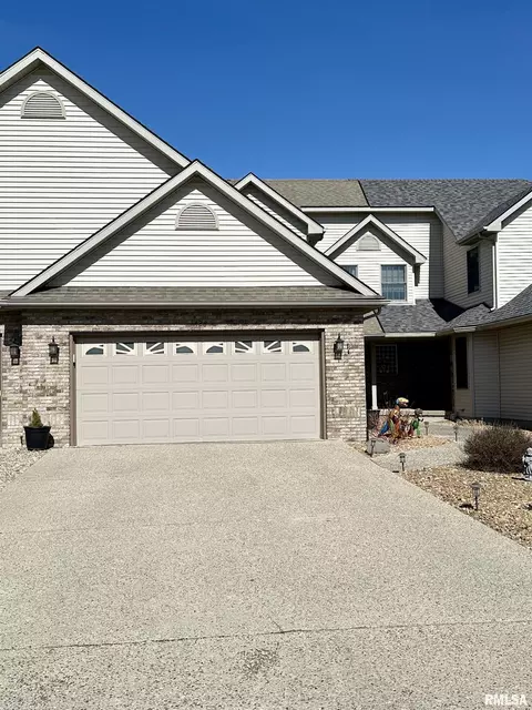 428 James Creek Ln, Jacksonville, IL 62650