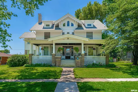 819 E Chestnut St, Mason City, IL 62664