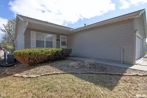 2890 Grove Ct, Decatur, IL 62521