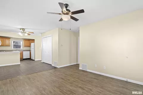 3300 S 4th St, Springfield, IL 62703 photo 5