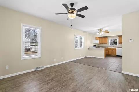 3300 S 4th St, Springfield, IL 62703 photo 4