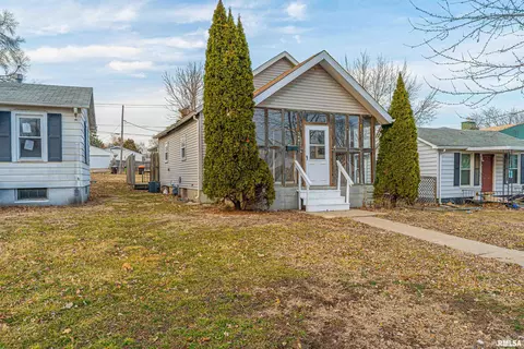 544 3rd St, Lincoln, IL 62656