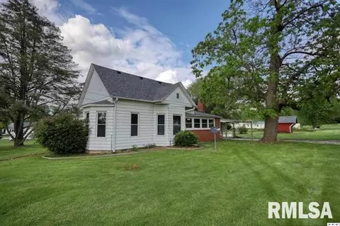 326 N Walnut St, Versailles, IL 62378