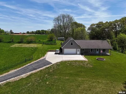 15937 E Us 24 Hwy, Lewistown, IL 61542