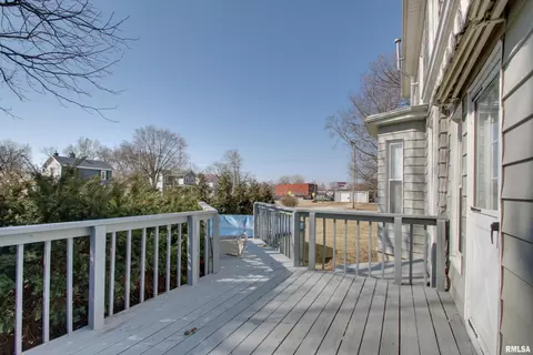 Exterior - 208 E South St, Mendon, IL 62351 photo 2 of 2