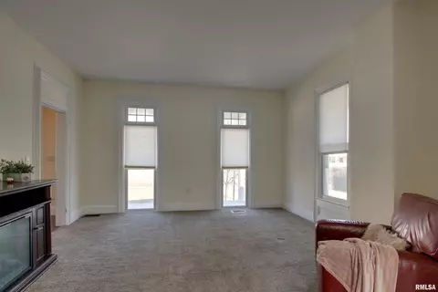 Living - 208 E South St, Mendon, IL 62351 photo 3 of 5