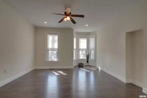 Living - 208 E South St, Mendon, IL 62351 photo 1 of 5
