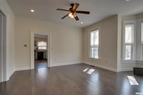 Living - 208 E South St, Mendon, IL 62351 photo 2 of 5