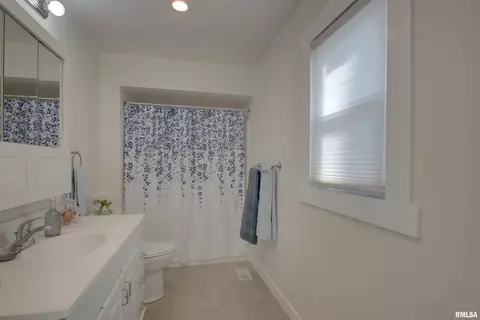 Bath - 208 E South St, Mendon, IL 62351 photo 1 of 1