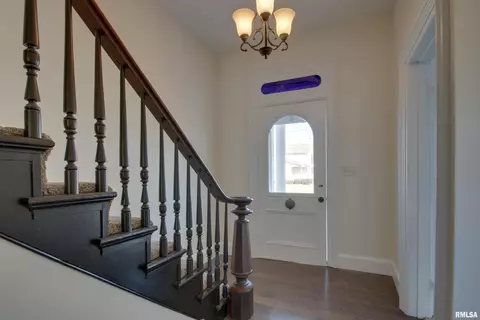 Entry Way - 208 E South St, Mendon, IL 62351 photo 1 of 1