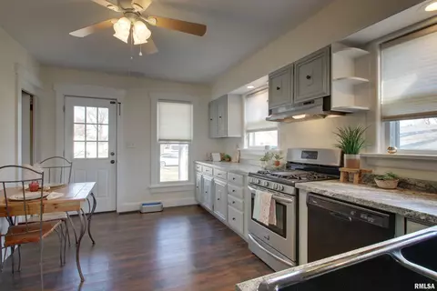 Kitchen - 208 E South St, Mendon, IL 62351 photo 3 of 3
