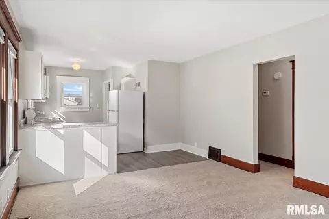 2147 S 10th St, Springfield, IL 62703 photo 5