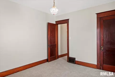 2147 S 10th St, Springfield, IL 62703 photo 13