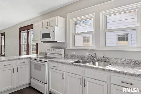 2147 S 10th St, Springfield, IL 62703 photo 11