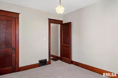 2147 S 10th St, Springfield, IL 62703 photo 16
