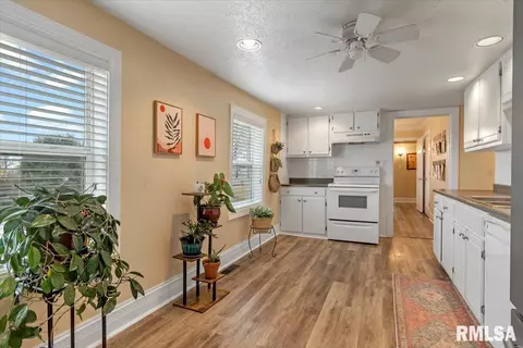 Entry Way - 2962 Winch Rd, Springfield, IL 62707 photo 4 of 6