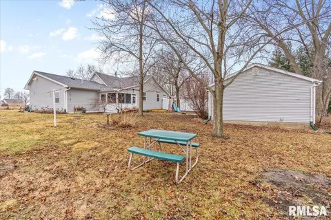 Exterior - 2962 Winch Rd, Springfield, IL 62707 photo 6 of 8
