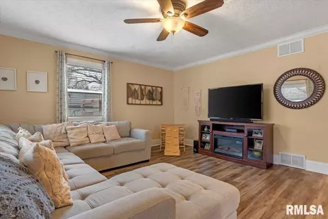 Living - 2962 Winch Rd, Springfield, IL 62707 photo 1 of 1