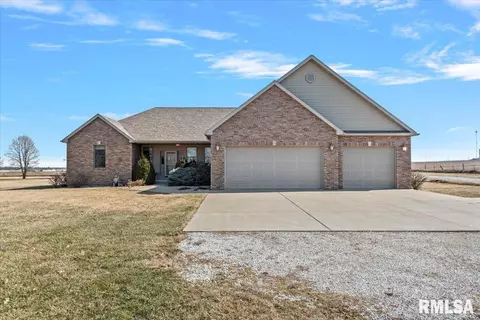 1312 Massey Ln, Jacksonville, IL 62650