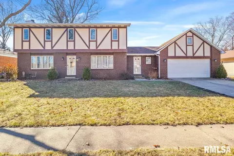 142 Tamarisk Dr, Springfield, IL 62704