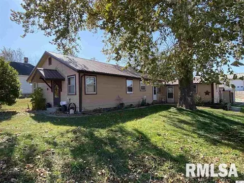 709 NW Cross St, Mount Sterling, IL 62353