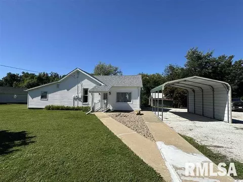 733 905 E St, Mount Sterling, IL 62353