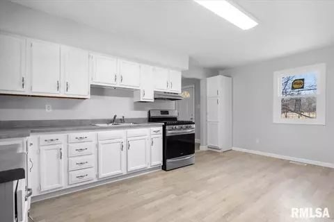 Entry Way - 2606 Fox Bridge Rd, Springfield, IL 62703 photo 3 of 4