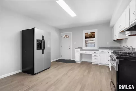 Entry Way - 2606 Fox Bridge Rd, Springfield, IL 62703 photo 1 of 4