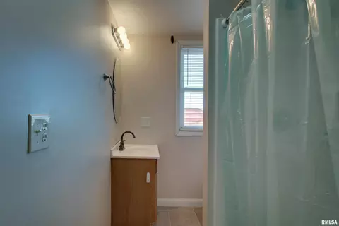 Bath - 1911 N 2400 Ave, Camp Point, IL 62320 photo 1 of 1