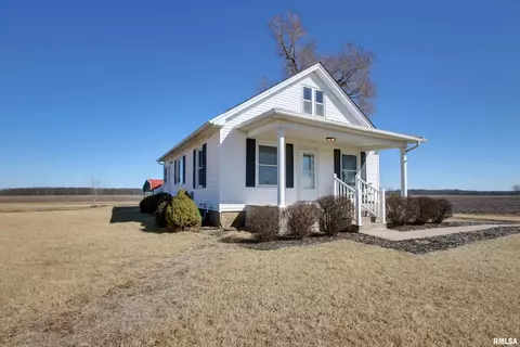 1911 N 2400 Ave, Camp Point, IL 62320