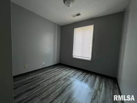 619 S Walnut St, Springfield, IL 62704 photo 8