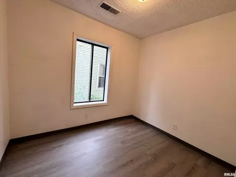 619 S Walnut St, Springfield, IL 62704 photo 4