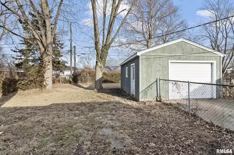 Exterior - 1104 Johnson Ln, Springfield, IL 62702 photo 15 of 20