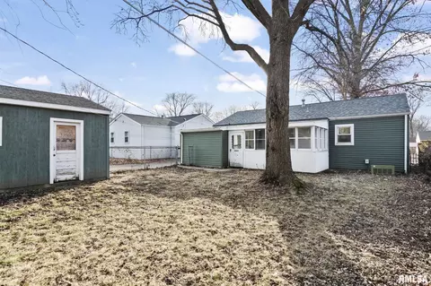 Exterior - 1104 Johnson Ln, Springfield, IL 62702 photo 12 of 20
