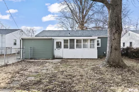 Exterior - 1104 Johnson Ln, Springfield, IL 62702 photo 13 of 20