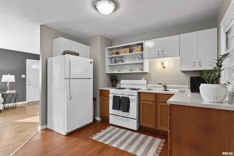 Kitchen - 1104 Johnson Ln, Springfield, IL 62702 photo 1 of 6