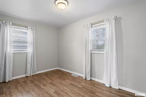 Bedroom - 1104 Johnson Ln, Springfield, IL 62702 photo 10 of 15