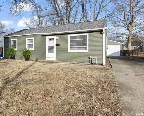 Exterior - 1104 Johnson Ln, Springfield, IL 62702 photo 2 of 20