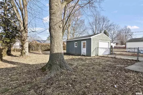 Exterior - 1104 Johnson Ln, Springfield, IL 62702 photo 19 of 20