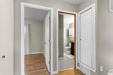 Entry Way - 1104 Johnson Ln, Springfield, IL 62702 photo 1 of 2