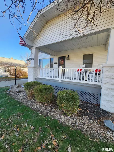 2512 Cedar St, Quincy, IL 62301 photo 2
